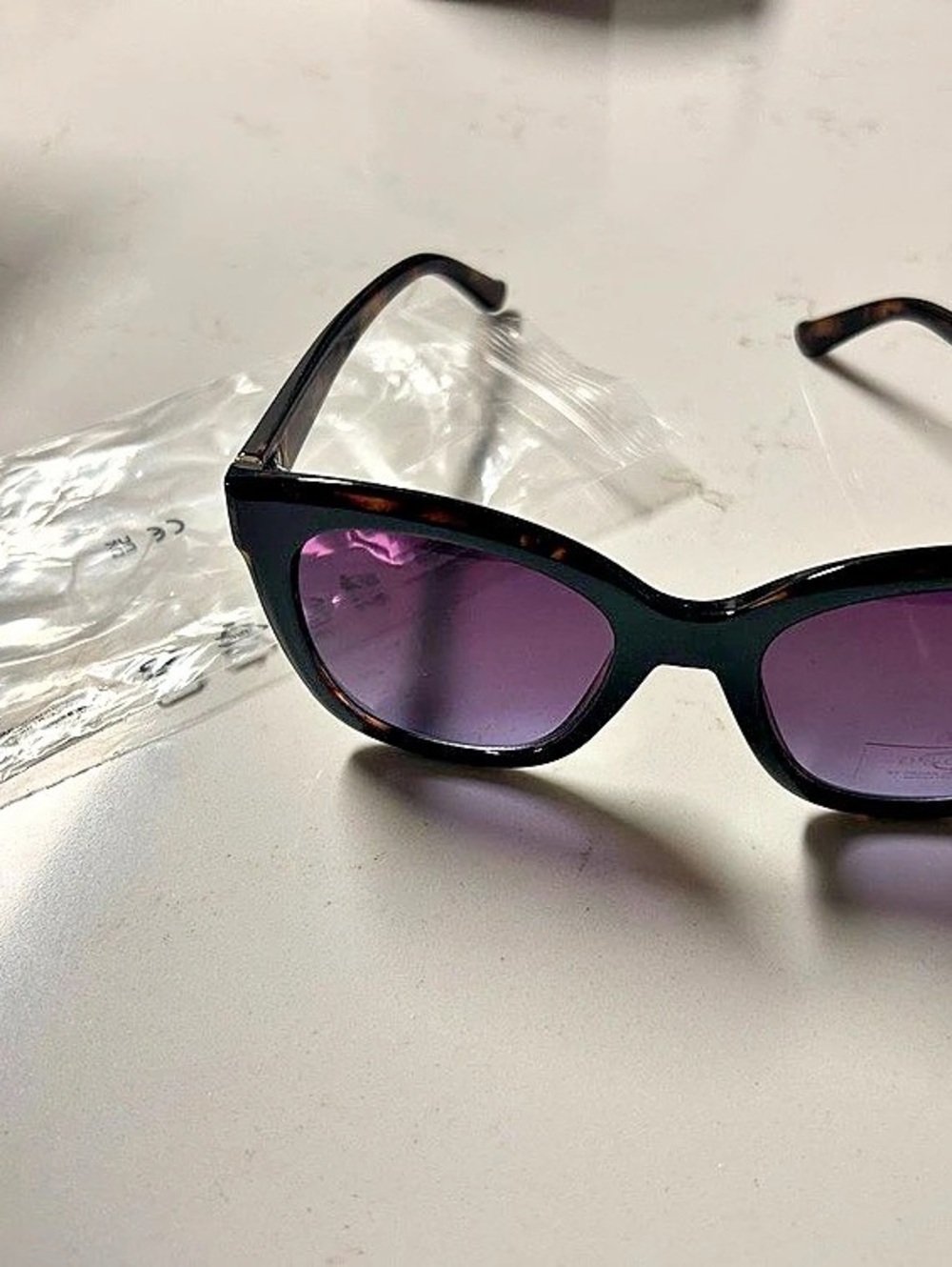 Oscar de la Renta Women's Cat-Eye Sunglasses Black & Purple NWT